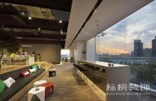 深圳辦公室裝修如何選擇好家居？
